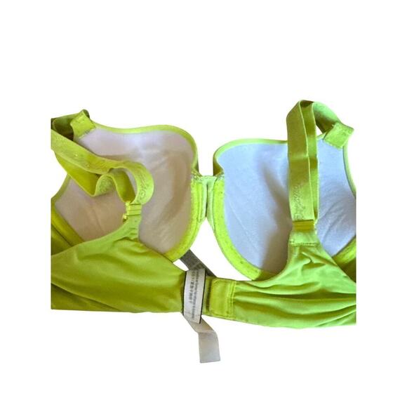 VICTORIAS SECRET T-SHIRT PUSH UP BRA size 32B - Picture 2 of 4